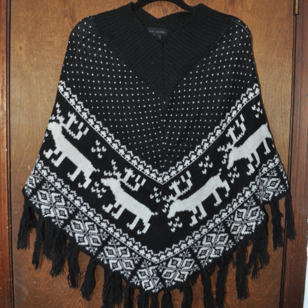 STEVE MADDEN Moose Patterned Poncho